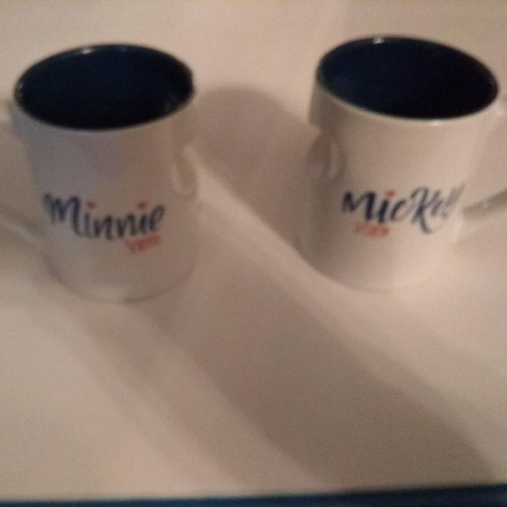 Minnie and Mickey mug set